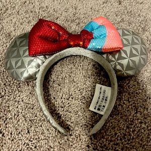 Disney parks in EPCOT bubble gum, wall themed Minnie mouse ears